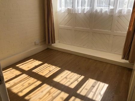 3 bedroom apartment to rent - Photo 4