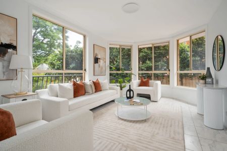 Contemporary home in a sought-after location - Photo 2