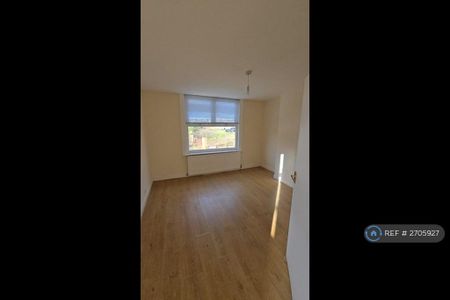 5 bedroom end of terrace house to rent - Photo 4