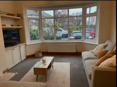 3 Bed Semi-Detached House, Greenhill Grove, BS3 - Photo 2