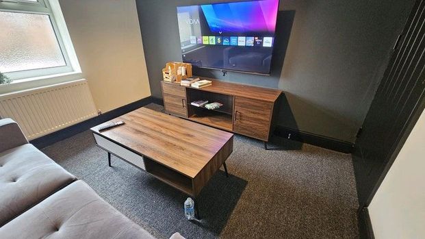 1 bedroom in a house share to rent - Photo 1