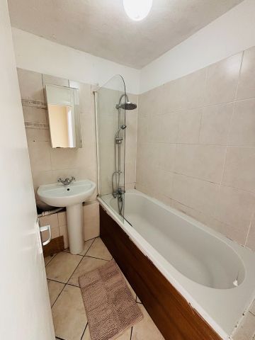 Room in a Shared Flat, London, SW8 - Photo 2