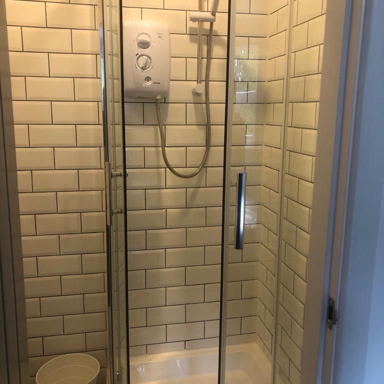 8 bedroom house to rent - Photo 1