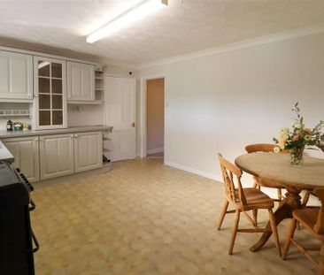 3 bedroom semi-detached house to rent - Photo 4
