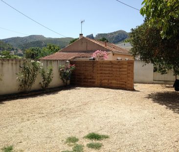 A LOUER - Maison de ville avec jardin - La Valentine. - Photo 3