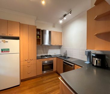 3 Bedroom Art Deco Home - Photo 6