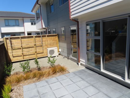 CENTRAL LOWER HUTT LIVING - Photo 1