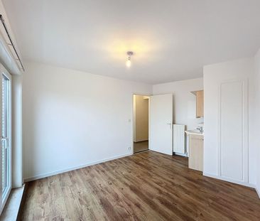 Gerenoveerd twee slaapkamer appartement met zijdelings zeezicht. - Photo 3