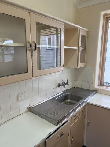 Charming Two Bedroom Unit in the Heart of West End - Rent increase to $550 on 24/04/2026 - Photo 4