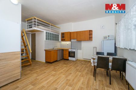 Pronájem bytu 1+kk a garsoniéry 38 m², Husova 275, Holice - Photo 2