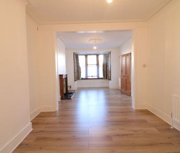 4 bedroom semi-detached house to rent - Photo 2