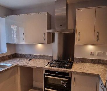 2 bedroom semi-detached house to rent - Photo 5