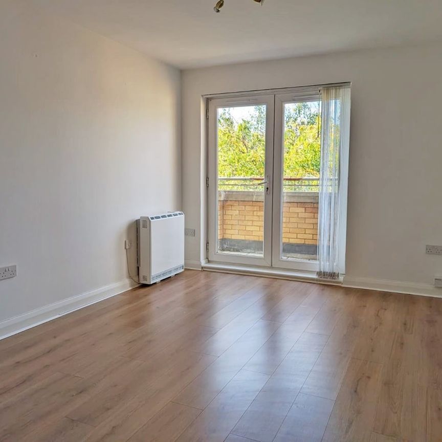 1 Bed Flat, Manning Gardens, CR0 - Photo 1