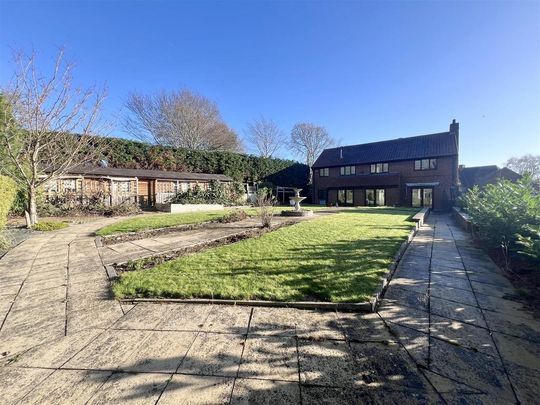 4 bedroom detached house to rent - Photo 1