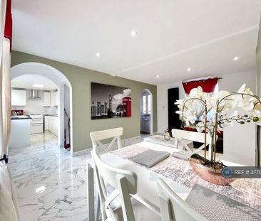 3 bedroom semi-detached house to rent - Photo 3