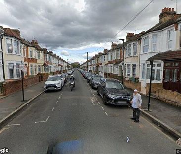 Room in a Shared House, Byron Avenue, E12 - Photo 1