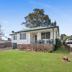 FRESHLY UPDATED FAMILY HOME - Photo 2