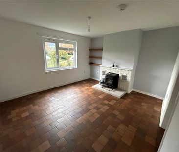 A three-bedroom semi-detached cottage located in the village of Lla... - Photo 2