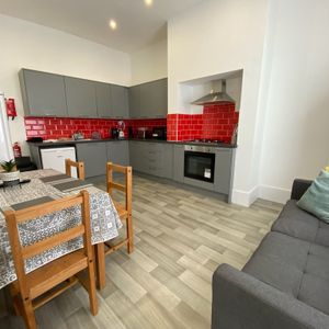 Newly Refurbished House - Great Location Room 2 - Photo 3