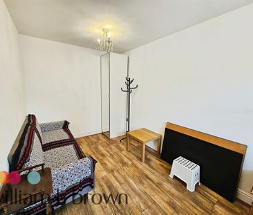 Chelwater, Chelmsford, Great Baddow - Photo 4