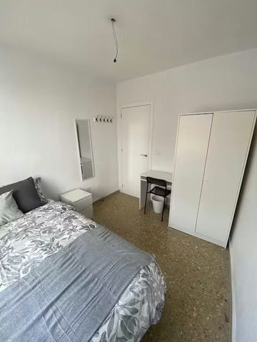 Carrer Joan Lluis Vives, Manises, Valencian Community 46940 - Photo 2