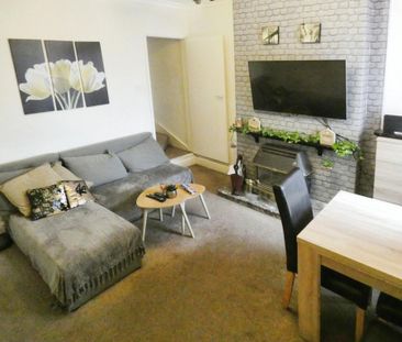 2 bedroom end of terrace house to rent - Photo 4
