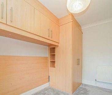 4 bedroom semi-detached house to rent - Photo 5