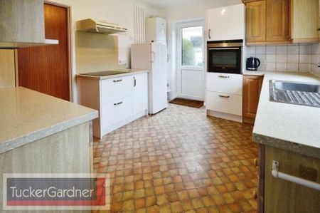 St. Andrews Close, Stapleford - Photo 2