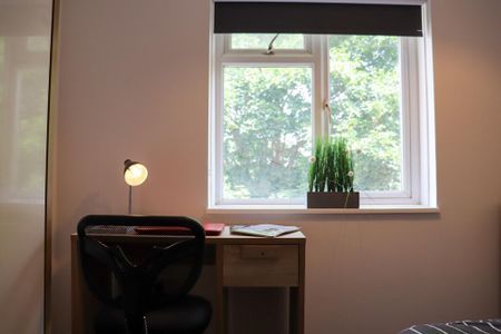 3 bedroom flat to rent - Photo 4