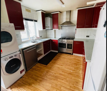 1 bedroom in a house share to rent - Photo 2