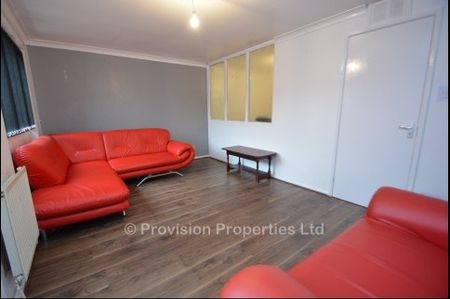 3 Bedroom Student Properties Leeds - Photo 4