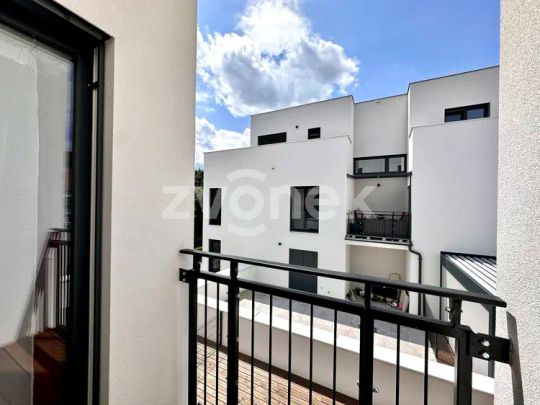 Pronájem moderní novostavby 1+kk s parkováním na Tyršově nábřeží ve Zlíně - Photo 1