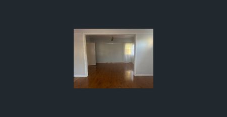 IDEALLY LOCATED FAMILY HOME CLOSE TO TRANSPORT AND SHOPS - Photo 2