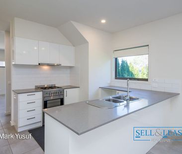 Available Now ! Modern Living in a Convenient Narre Warren Location - Photo 4