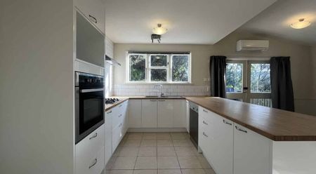Three bedrooms, Upper Hutt - Photo 4