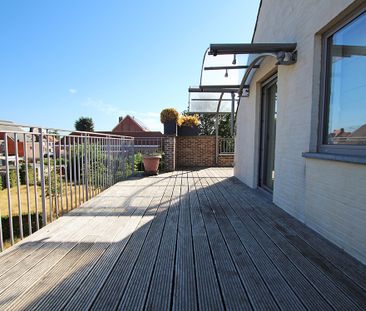 Riant duplex-appartement met drie slaapkamers en dakterras te Wijne... - Photo 2