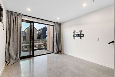 Modern Jacks Point Townhouse - Photo 3