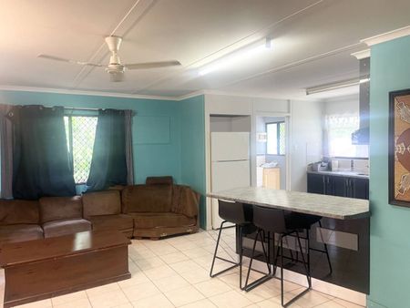 4 BEDROOM FAMILY HOME IN BALL BAY - Photo 4