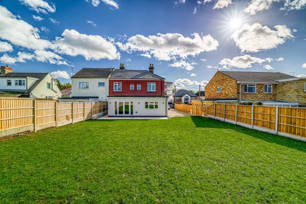 Thundersley Park Road, Benfleet - Photo 1