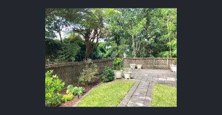 EAST SIDE-STEPS TO RAVENSWOOD GIRLS-TRAIN-LARGE 3 BEDROOM-GAMES ROOM-COURTYARD - Photo 2