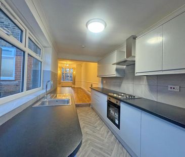 3 bedroom terraced house to rent - Photo 6