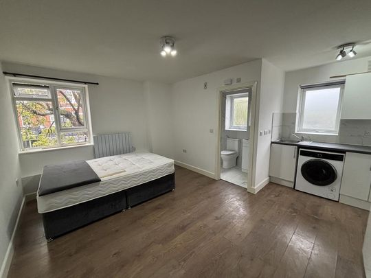 Studio to rent - Photo 1