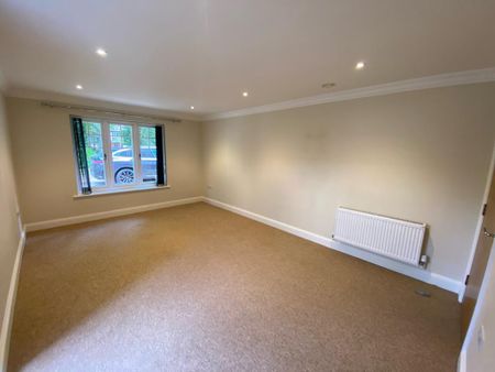 2 bedroom ground floor flat to rent - Photo 2