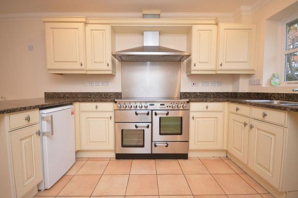 4 bedroom detached house to rent - Photo 1