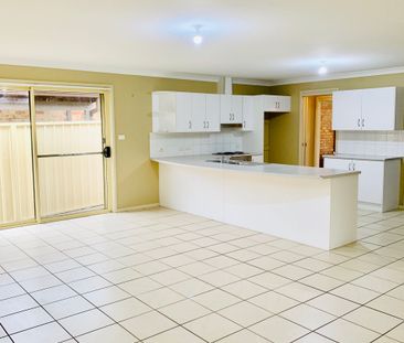 STUNNING 4 BEDROOM HOME CLOSE TO TOWN CENTER - Photo 6