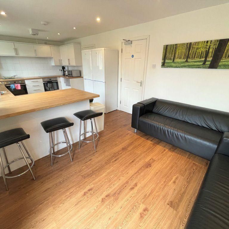 1 bedroom in a house share to rent - Photo 1