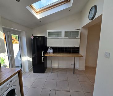 Room in a Shared House, Mostyn Road, SW19 - Photo 3