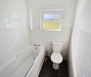 2 bedroom end of terrace house to rent - Photo 6