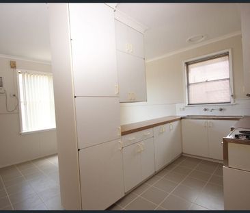 Updated 3 bedroom home. - Photo 4