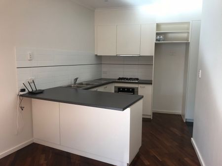 3 Bedroom Townhouse in Great Position - Photo 5